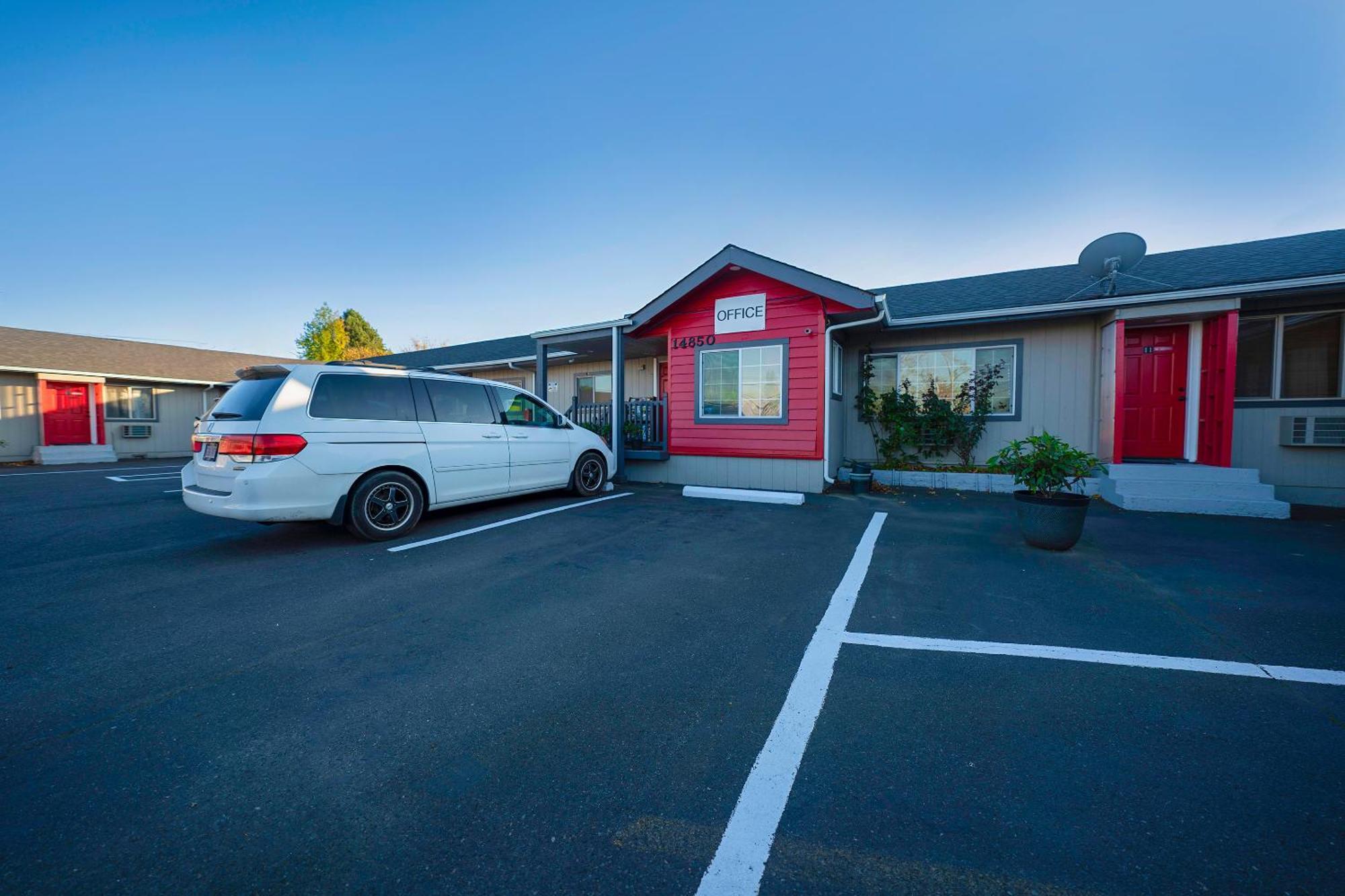 Oyo Hotel Portland Or Near Airport Gresham Exteriör bild
