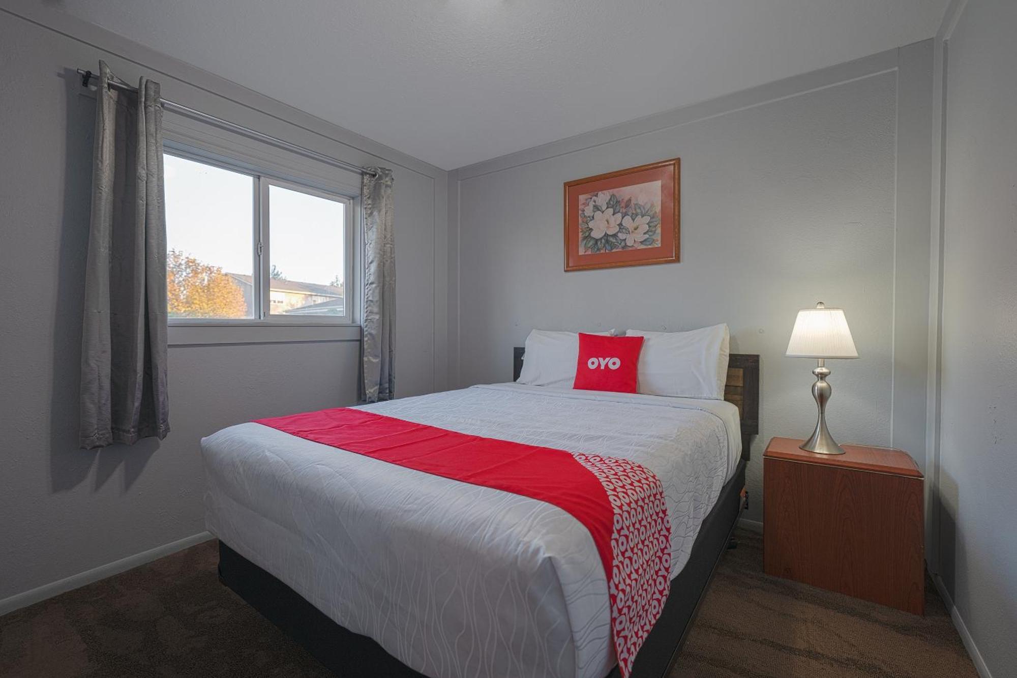 Oyo Hotel Portland Or Near Airport Gresham Exteriör bild