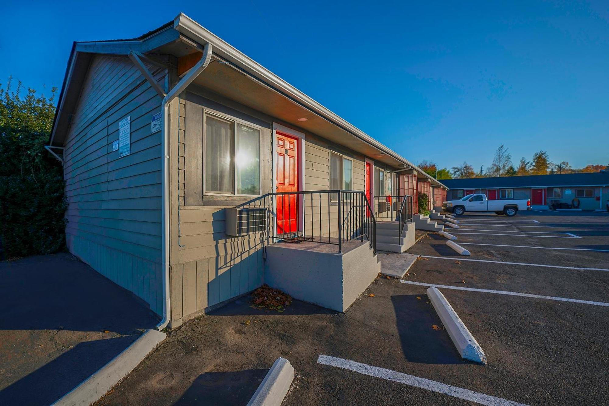 Oyo Hotel Portland Or Near Airport Gresham Exteriör bild
